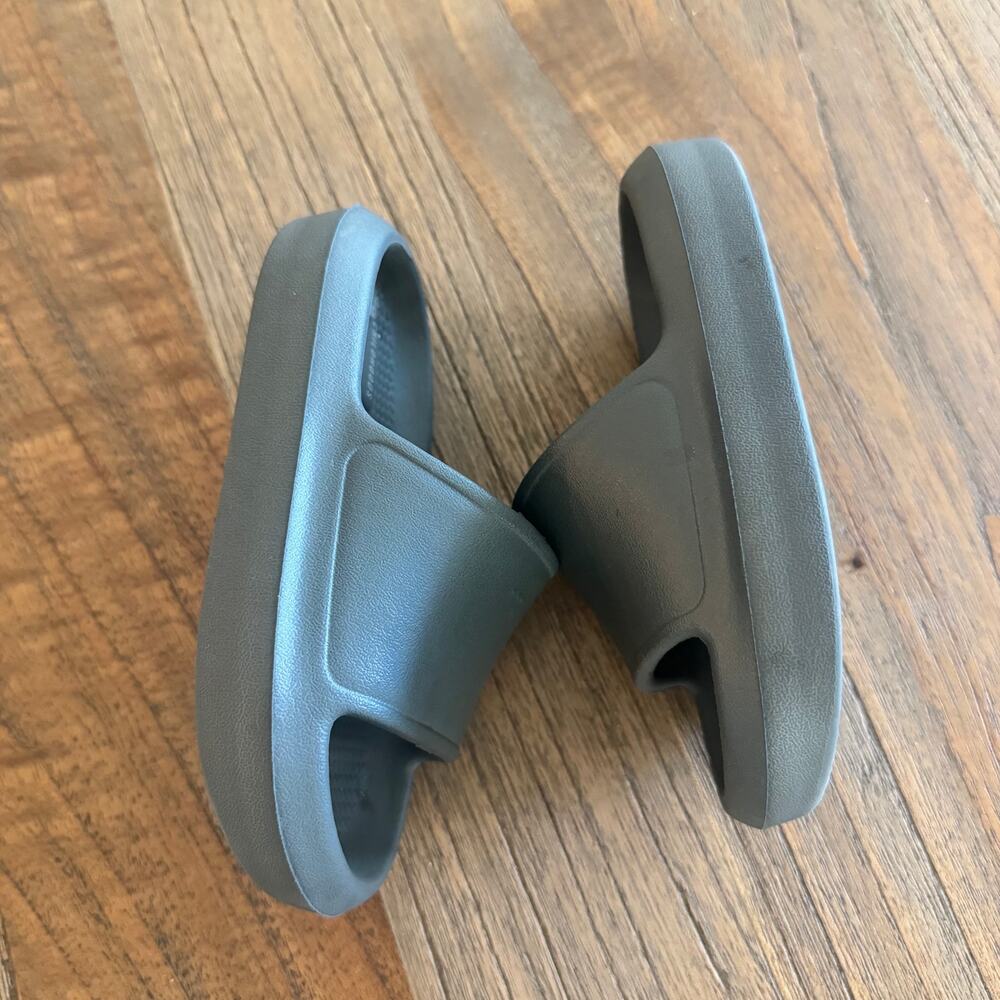 Childhoods Clothing Toddler Slides - Size 9/10 - Picture 3 of 7